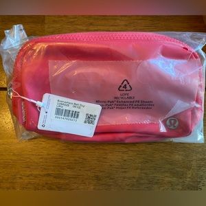 Lululemon lipgloss 1L belt bag